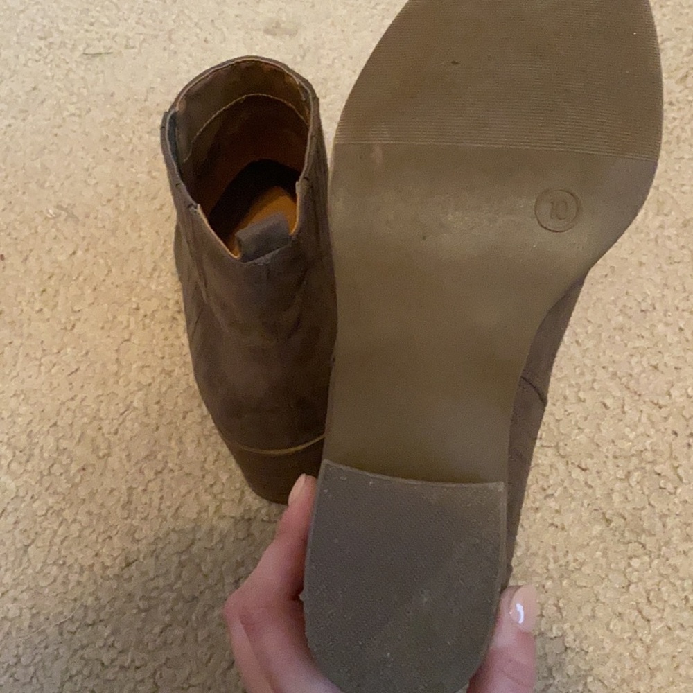 Universal Thread Size 10 Boots - image 4